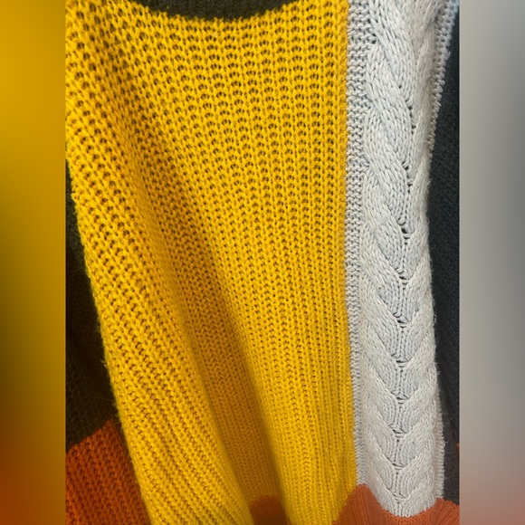 Vicidolls Color Block Sweater - Picture 6 of 12